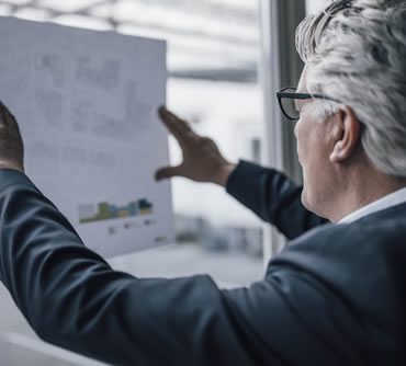 empresario planficando proyecto 3x2contadoresauditores